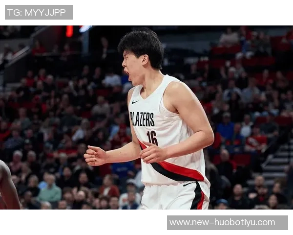 媒体人分析杨瀚森表现:提升速度与对抗能力控制犯规成关键